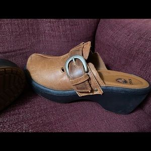 Women’s brown leather Crocs Sarah clogs